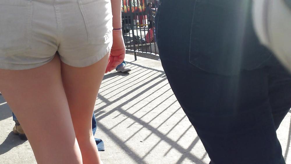 25P Sexy teen ass & butts in blue jean shorts 