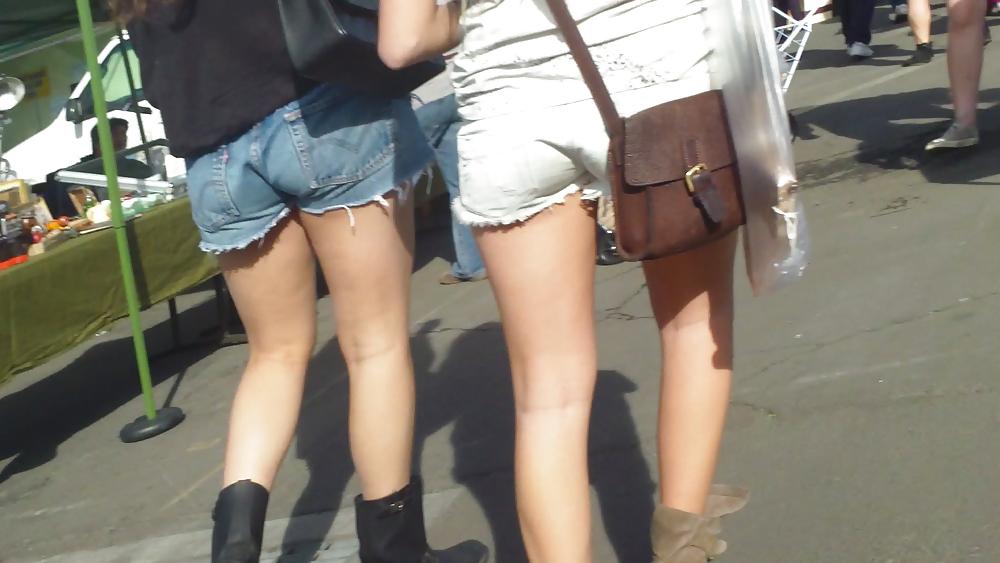 25P Sexy teen ass & butts in blue jean shorts 