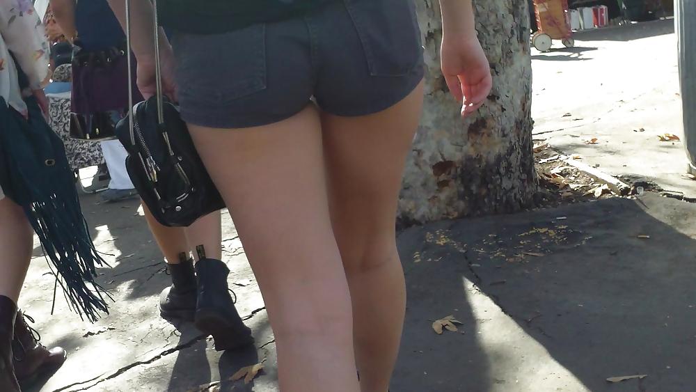 25P Sexy teen ass & butts in blue jean shorts 