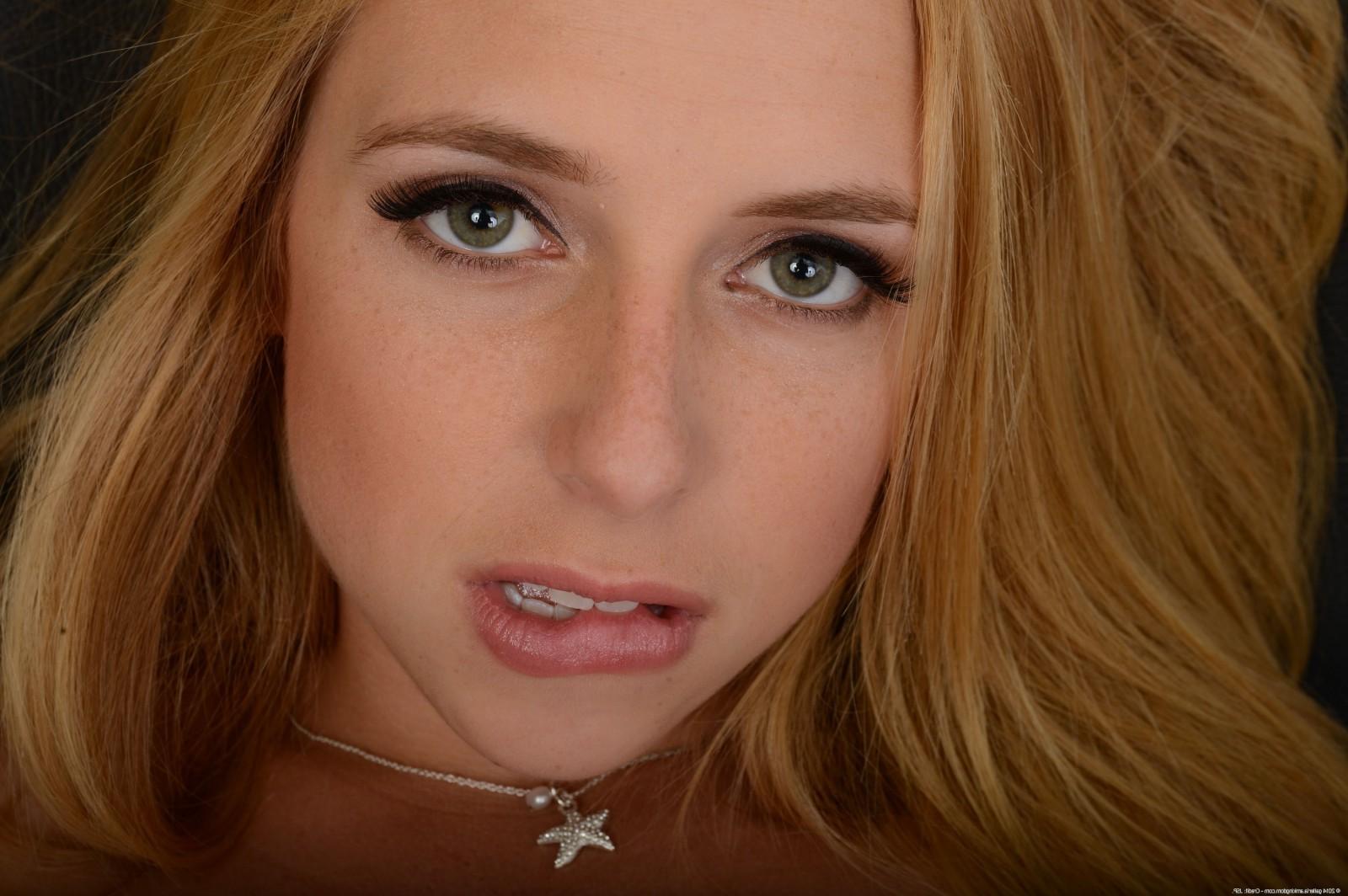 15P Horny blonde teen Taylor Whyte showing her tight little ass