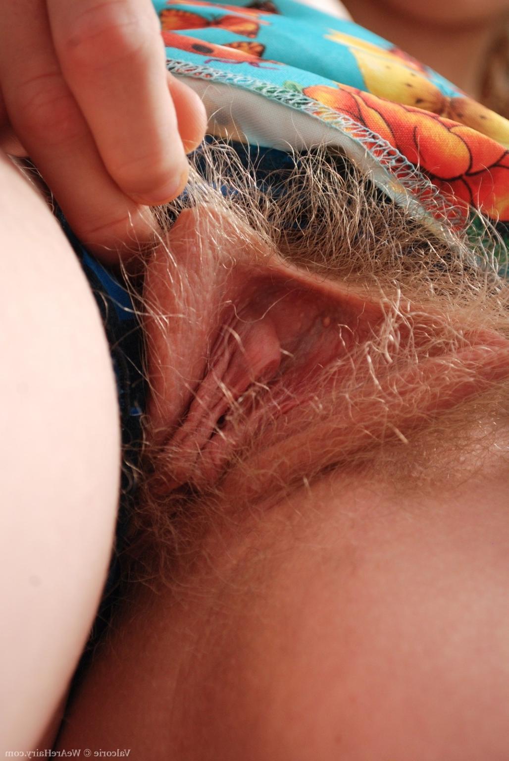 16P Valcorie is happy to show her hairy armpits