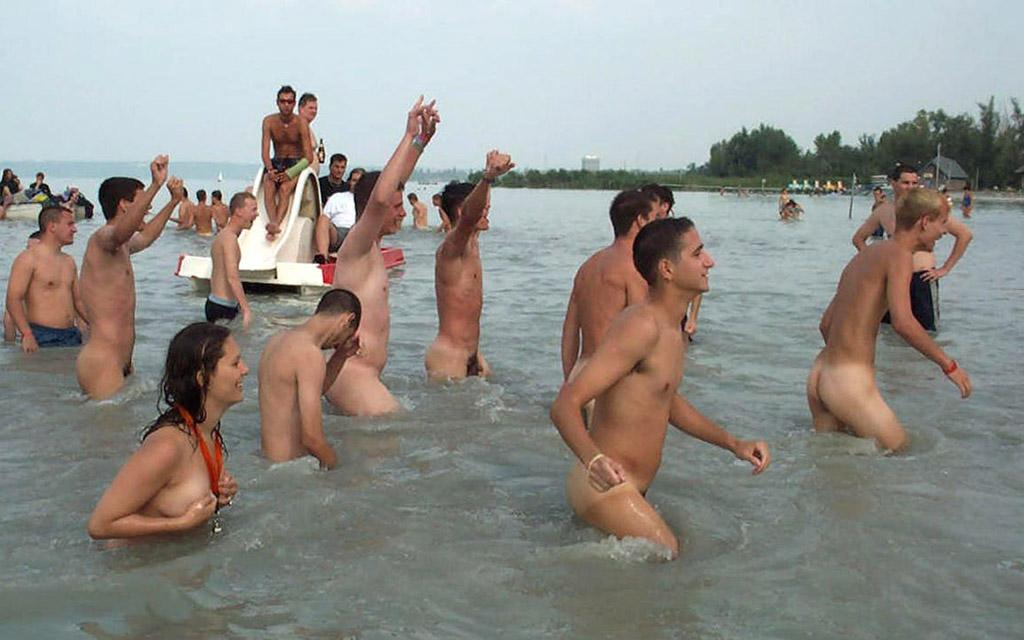 15P Real college party girlfriends fucking