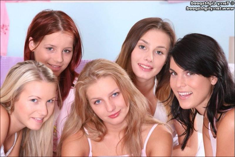 15P Five teens have lesbian orgy party