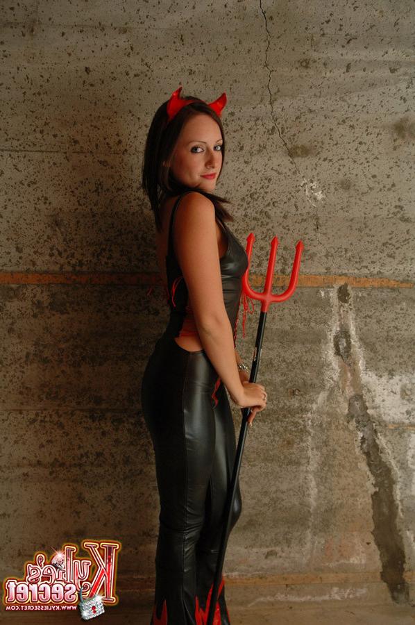 12P Happy Halloween from Kylie
