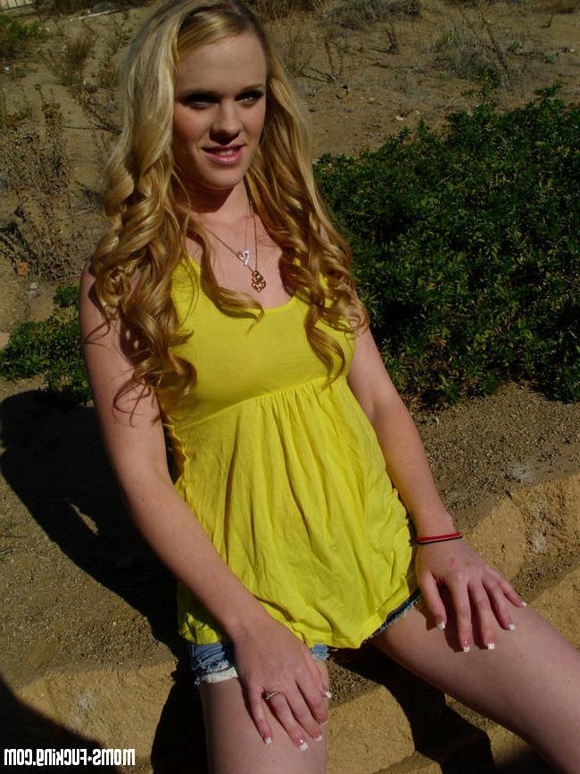 11P Blonde ex gfs show tits and ass for the camera gallery 11