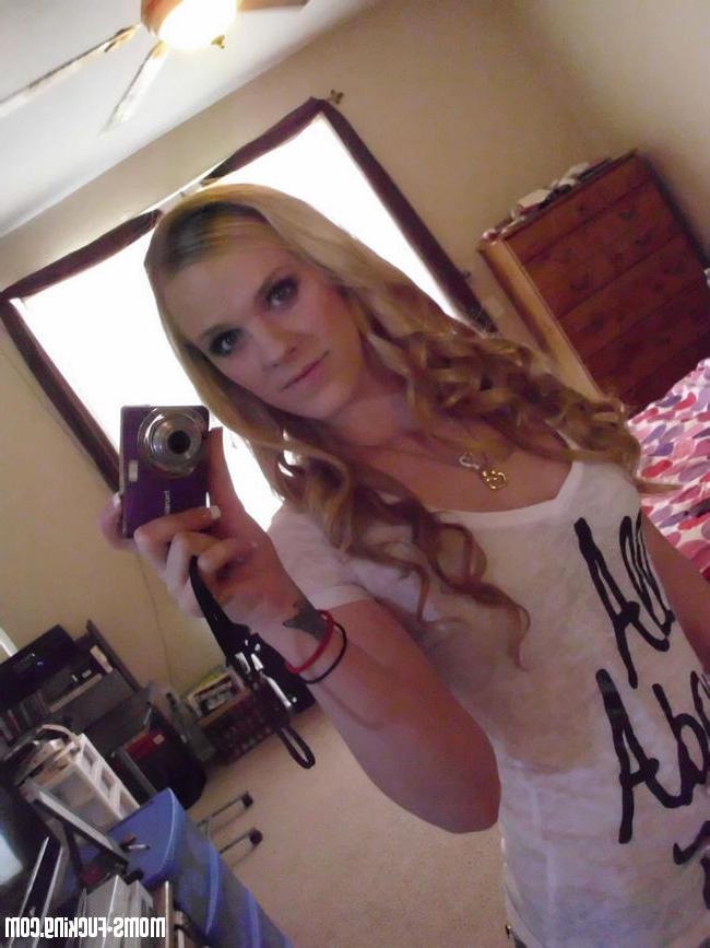 14P Blonde ex girlfriends show tits and ass for the camera gallery 1