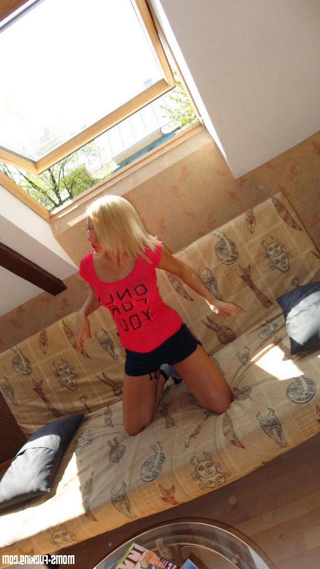 14P Blonde ex girlfriends show tits and ass for the camera gallery 1