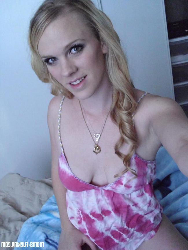 14P Blonde ex girlfriends show tits and ass for the camera gallery 1