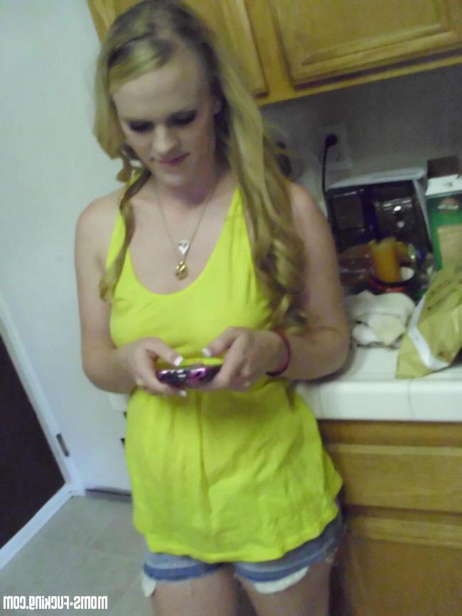 14P Blonde ex girlfriends show tits and ass for the camera gallery 1