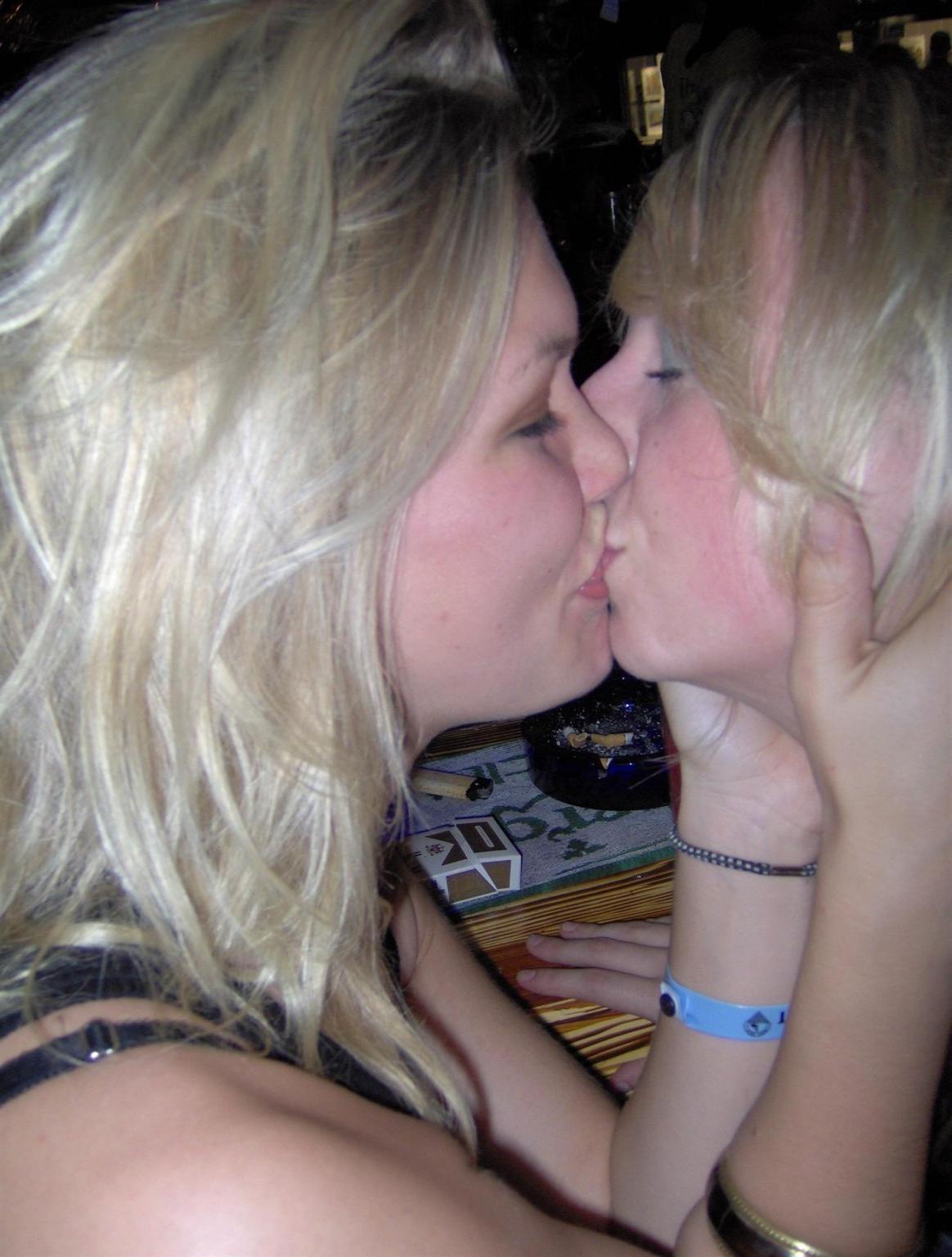 15P Lesbian amateurs having fun