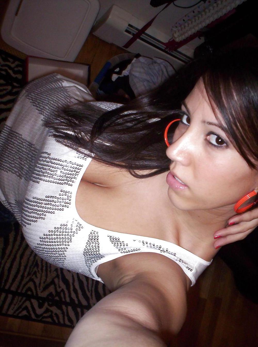 25P BUSTY AMATEUR XIII