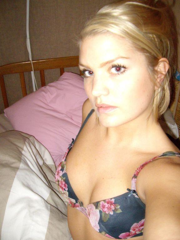 16P Nice and kinky lesbian action
