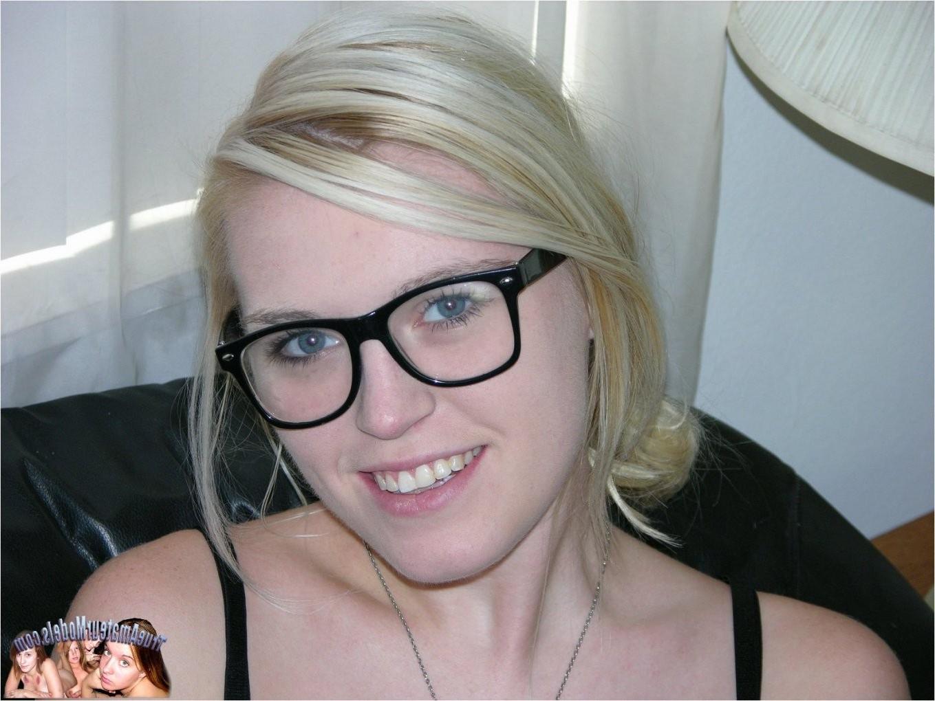 22P Hot Florida Amateurs flashing and spreading pussies and assholes - amateur butth