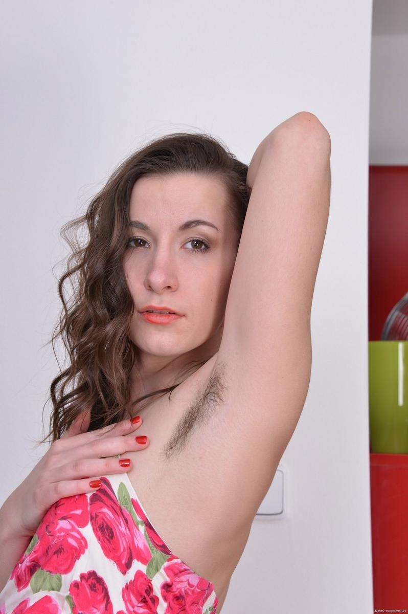 15P Hairy amateur babe Annie spreading her unshaved pussy and showing pits