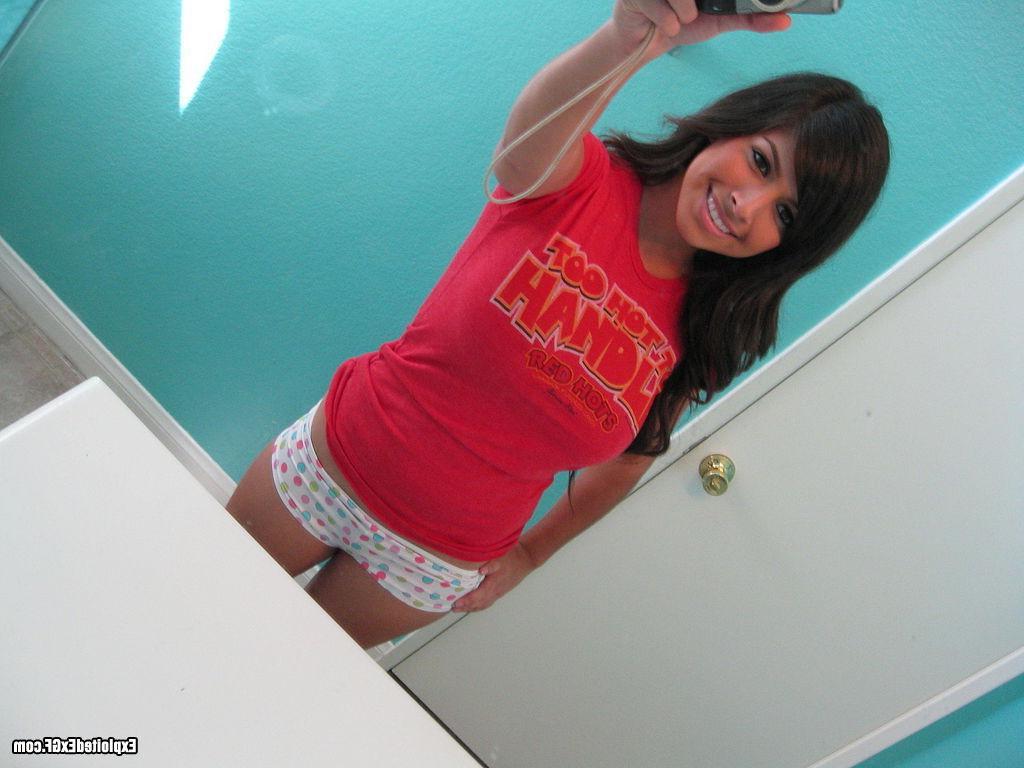 15P Busty brunette self shoting