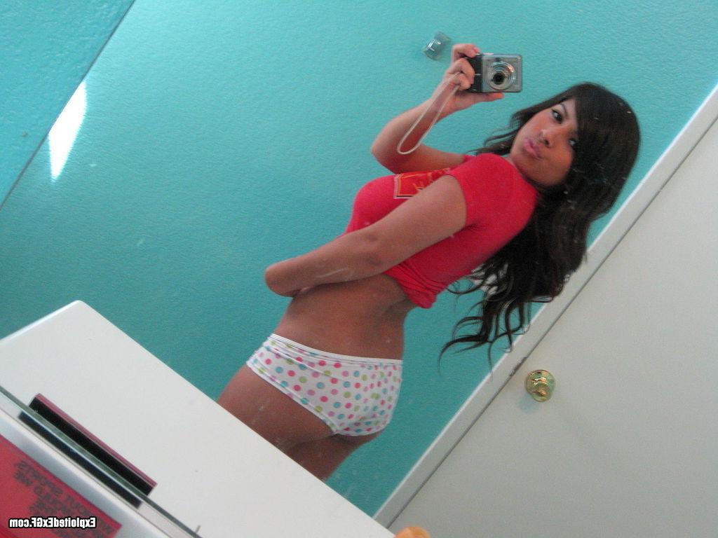 15P Busty brunette self shoting