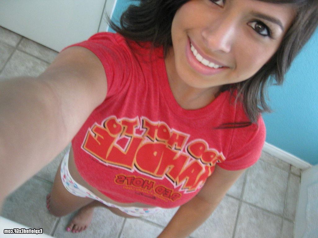 15P Busty brunette self shoting