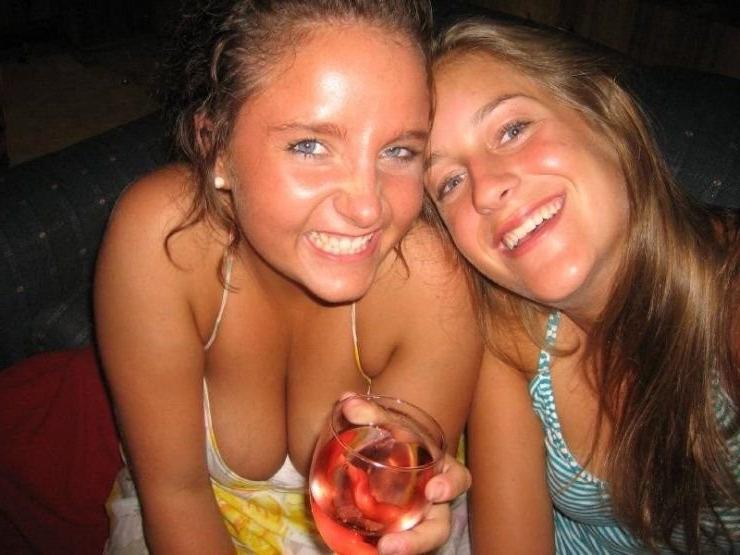 16P Pictures of a blonde amateur cutie with nice ass