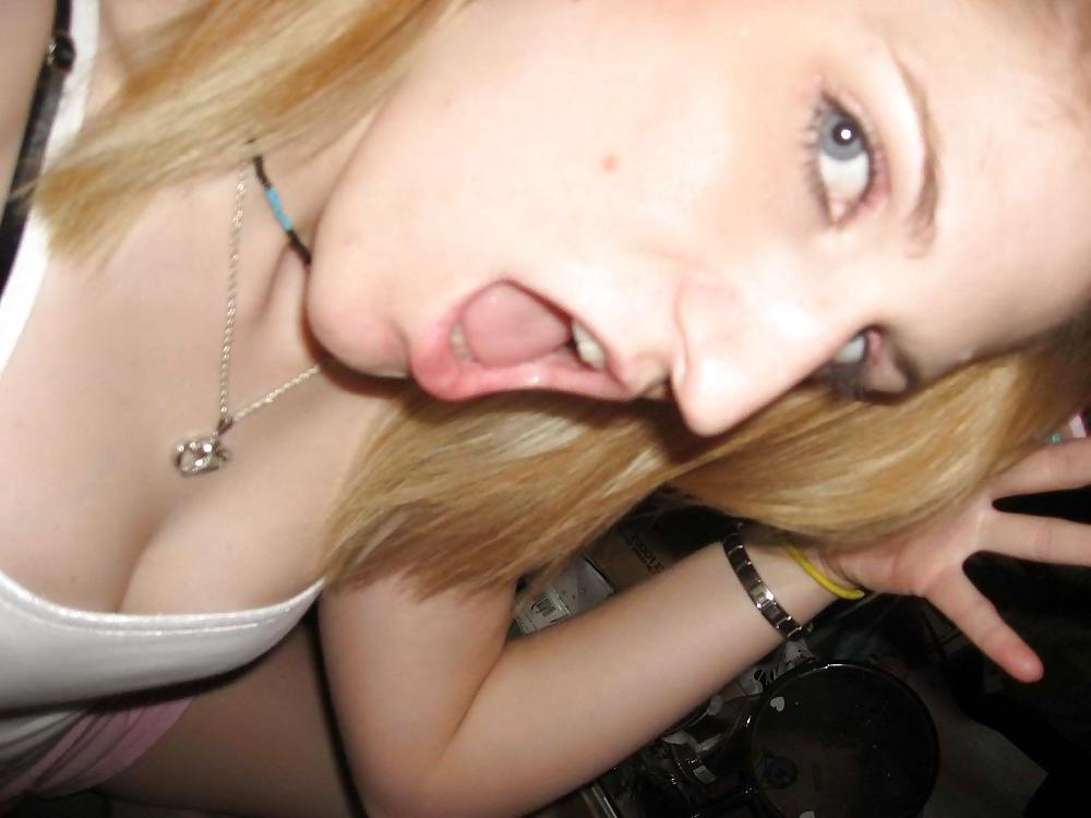 25P HAIRY TEEN SELFPICS