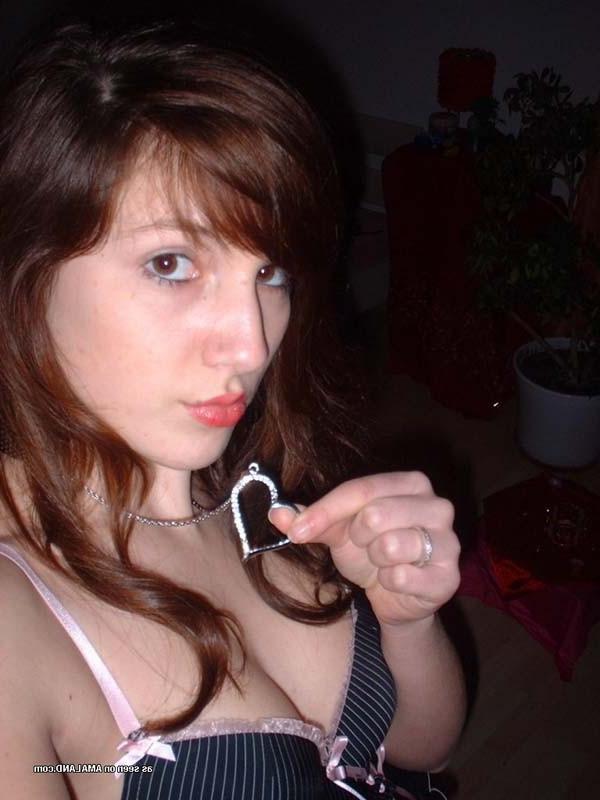 12P Picture compilation of a steamy hot chica's sexy selfpics