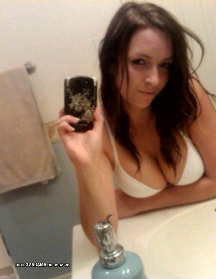 10P Nice hot group of sexy busty amateur girlfriends