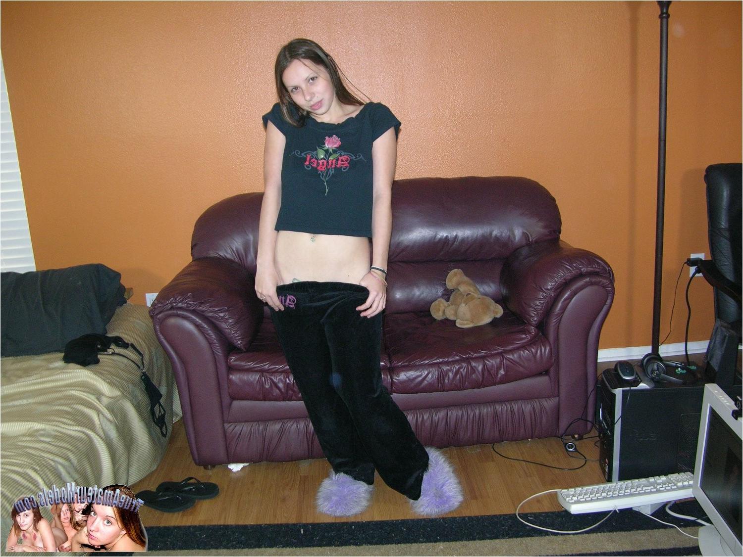 10P Zoe Rae Modeling Nude And Spreading Teenager Pussy