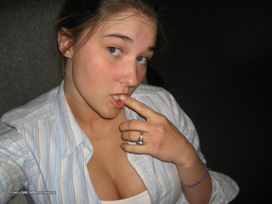 15P Busty amateur 18 year old girlfriend posing in candid snapshots