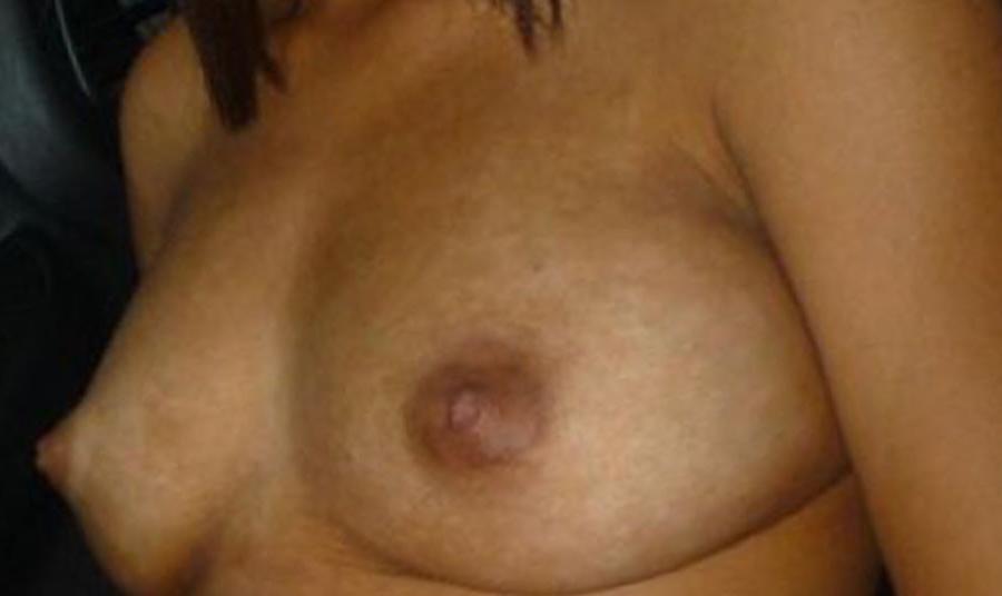 12P Photo compilation of an ebony babe's hot naked selfpics