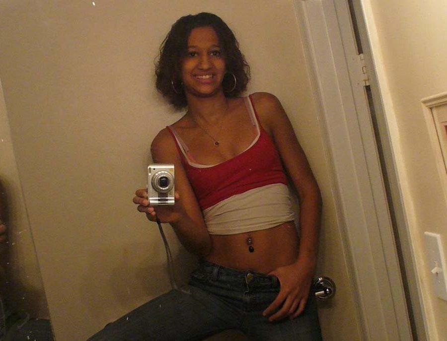 12P Photo compilation of an amateur mulatto hottie's selfpics