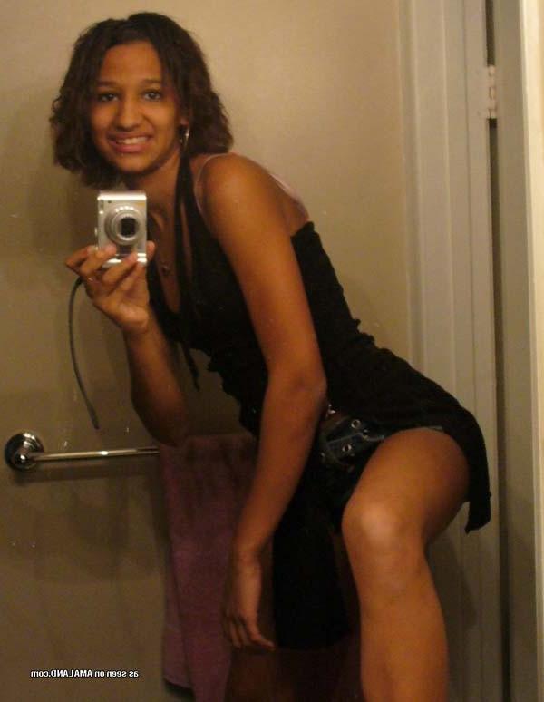 12P Photo compilation of an amateur mulatto hottie's selfpics