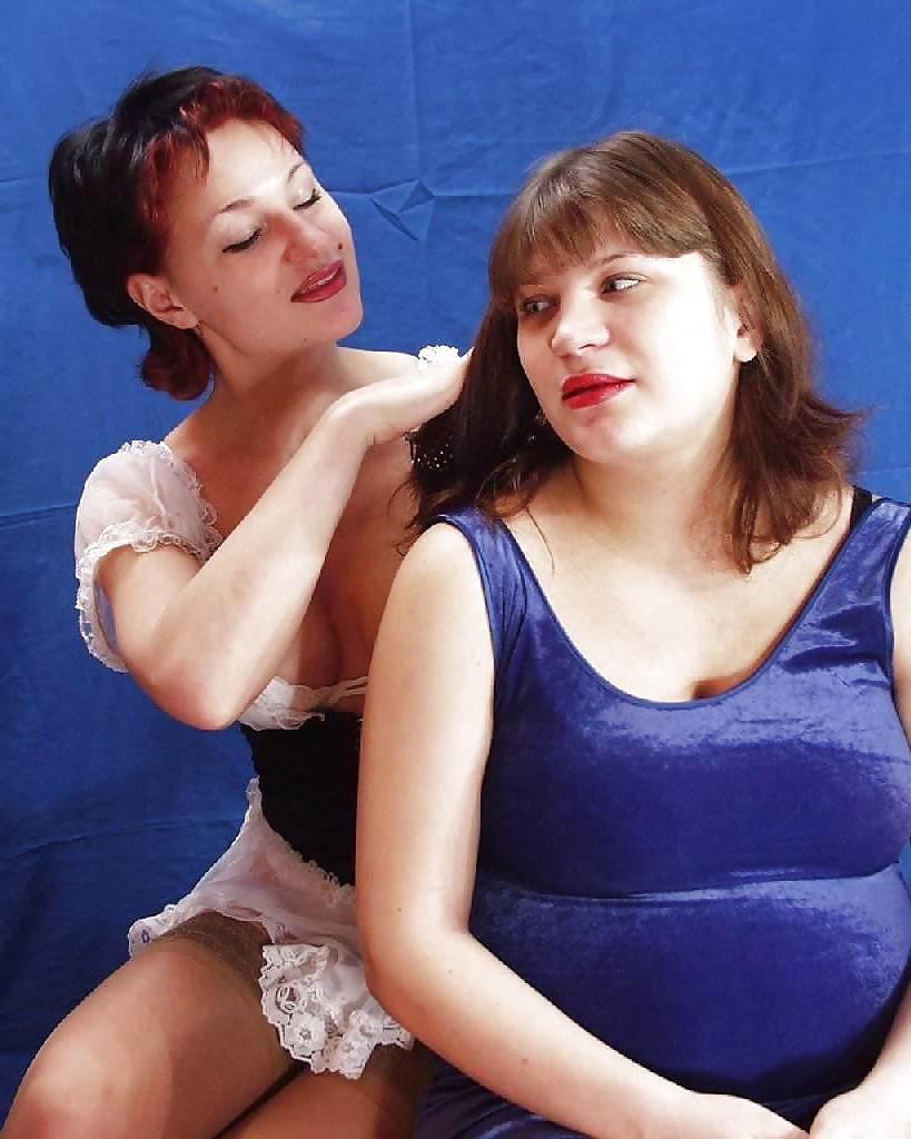 20P HORNY PREGNANT LESBIANS