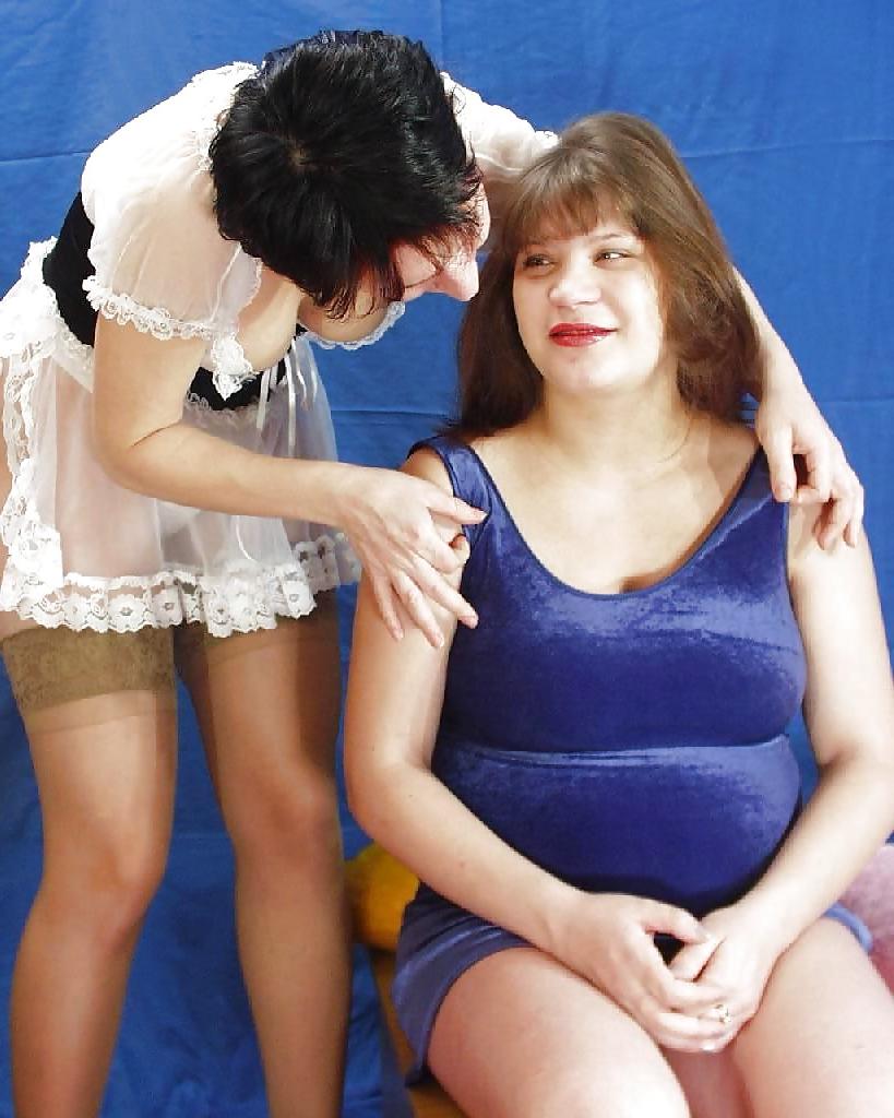20P HORNY PREGNANT LESBIANS