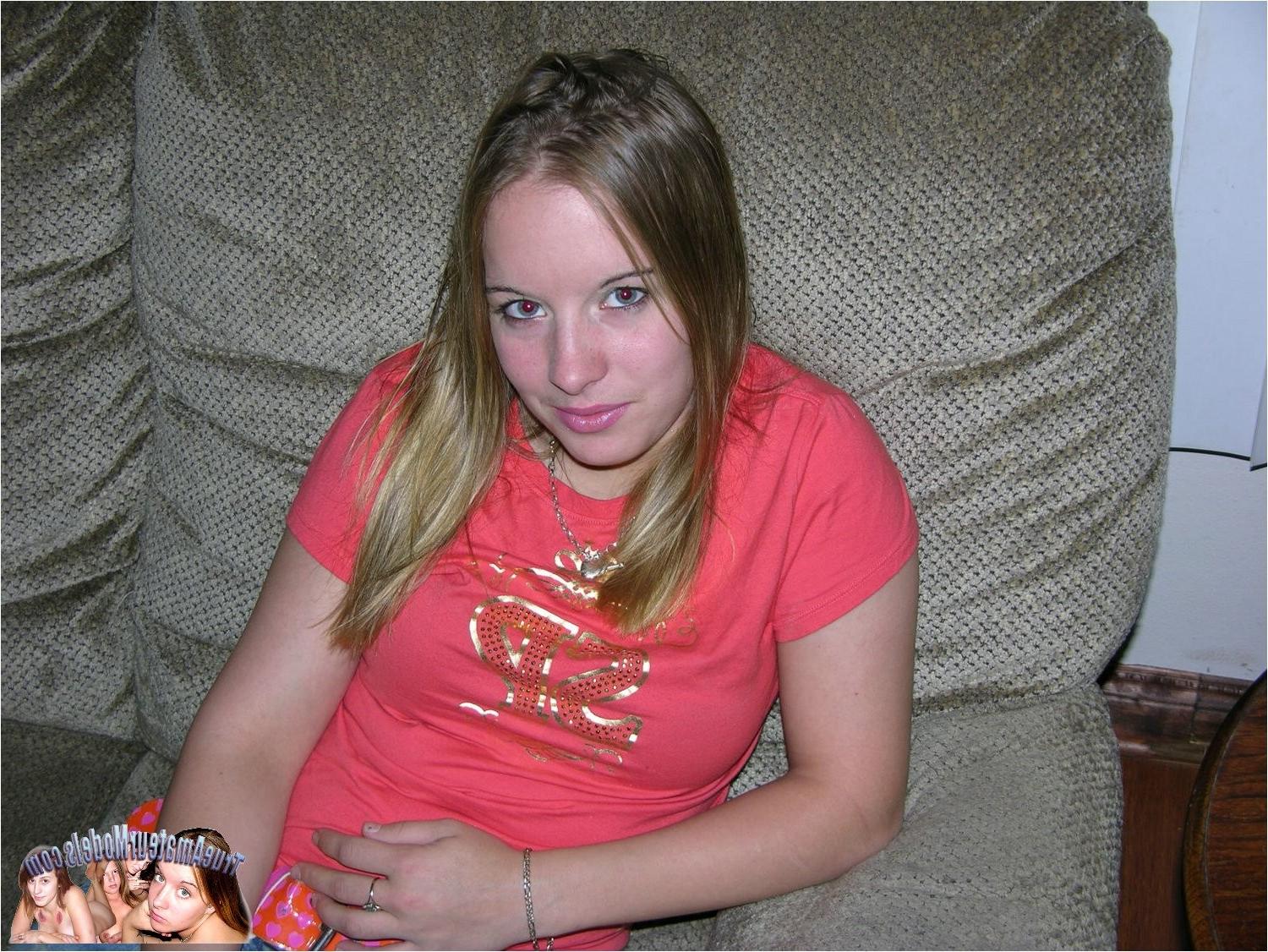 10P Fast Food Cashier Teenager Spreads Her Tattooed Pussy Apart