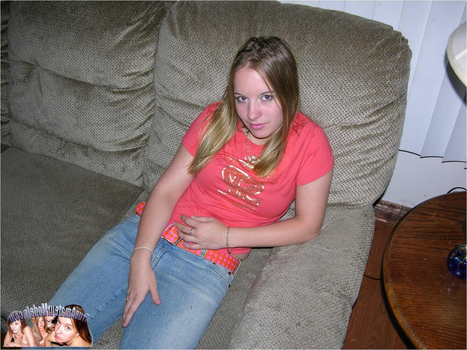10P Fast Food Cashier Teenager Spreads Her Tattooed Pussy Apart