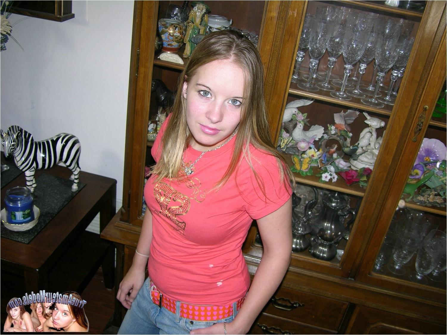 10P Fast Food Cashier Teenager Spreads Her Tattooed Pussy Apart