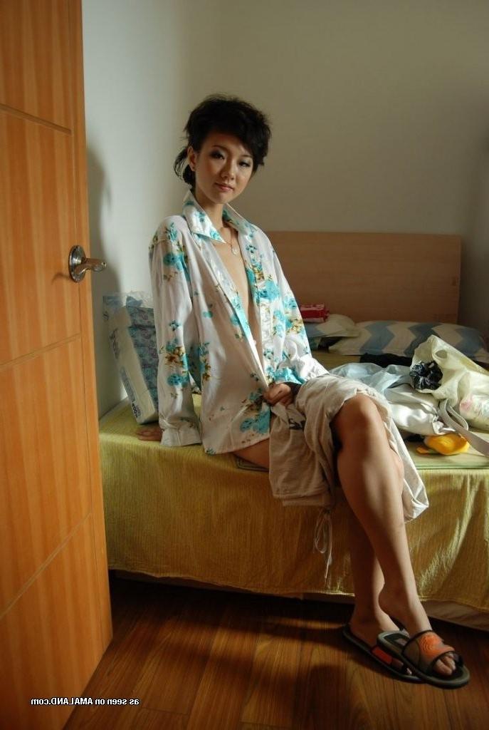 15P Beautiful petite amateur Asian teen GF with hairy pussy posing