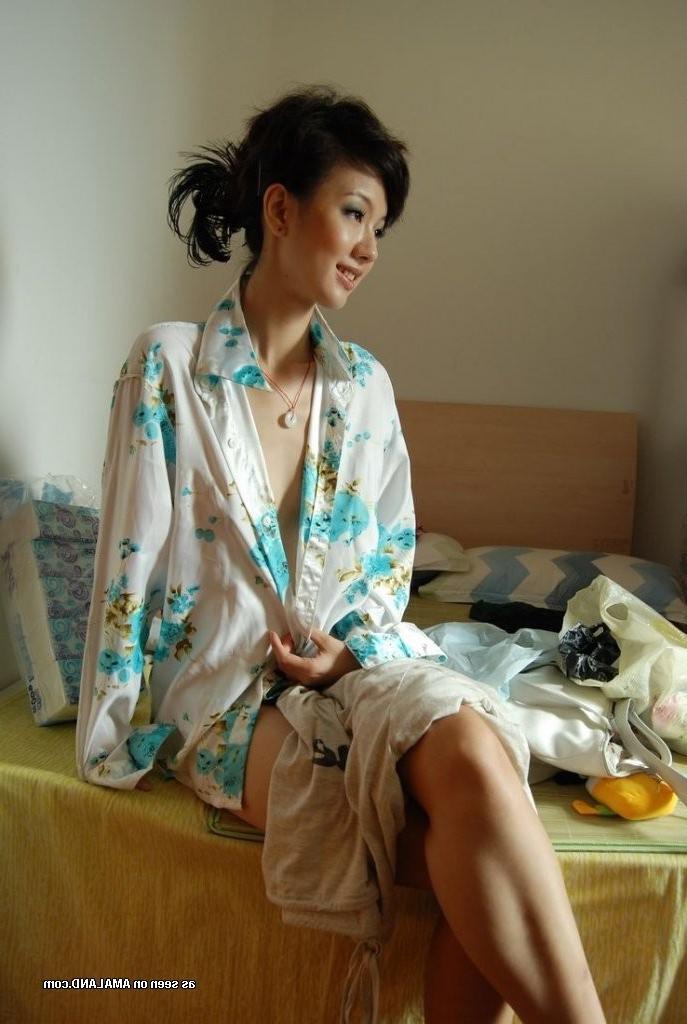 15P Beautiful petite amateur Asian teen GF with hairy pussy posing