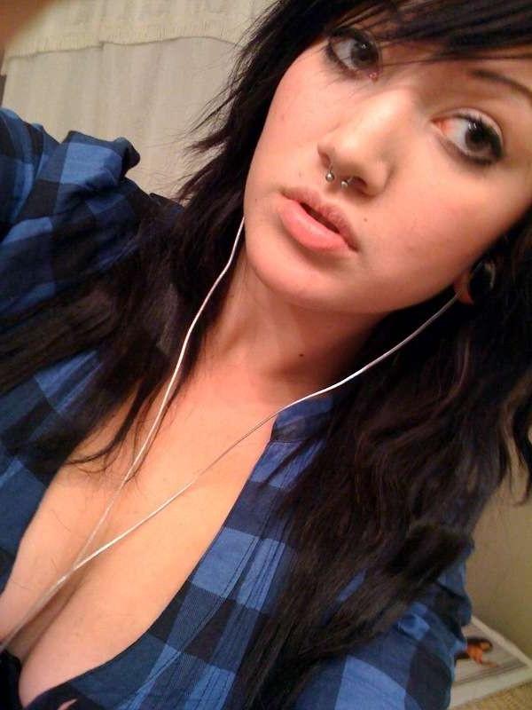 16P Compilation of an emo babe's selfpics