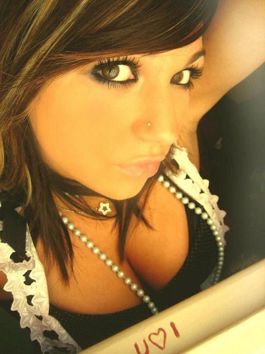 16P Compilation of an emo babe's selfpics
