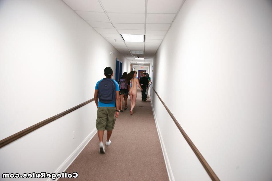 15P Amateur college teen runs naked through hallway