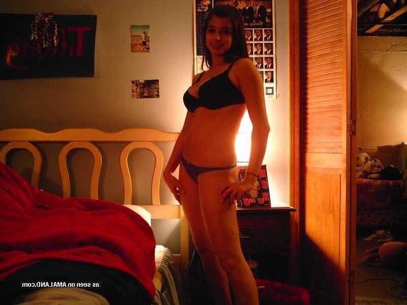 12P Hot busty amateur GF self-shooting her big tits