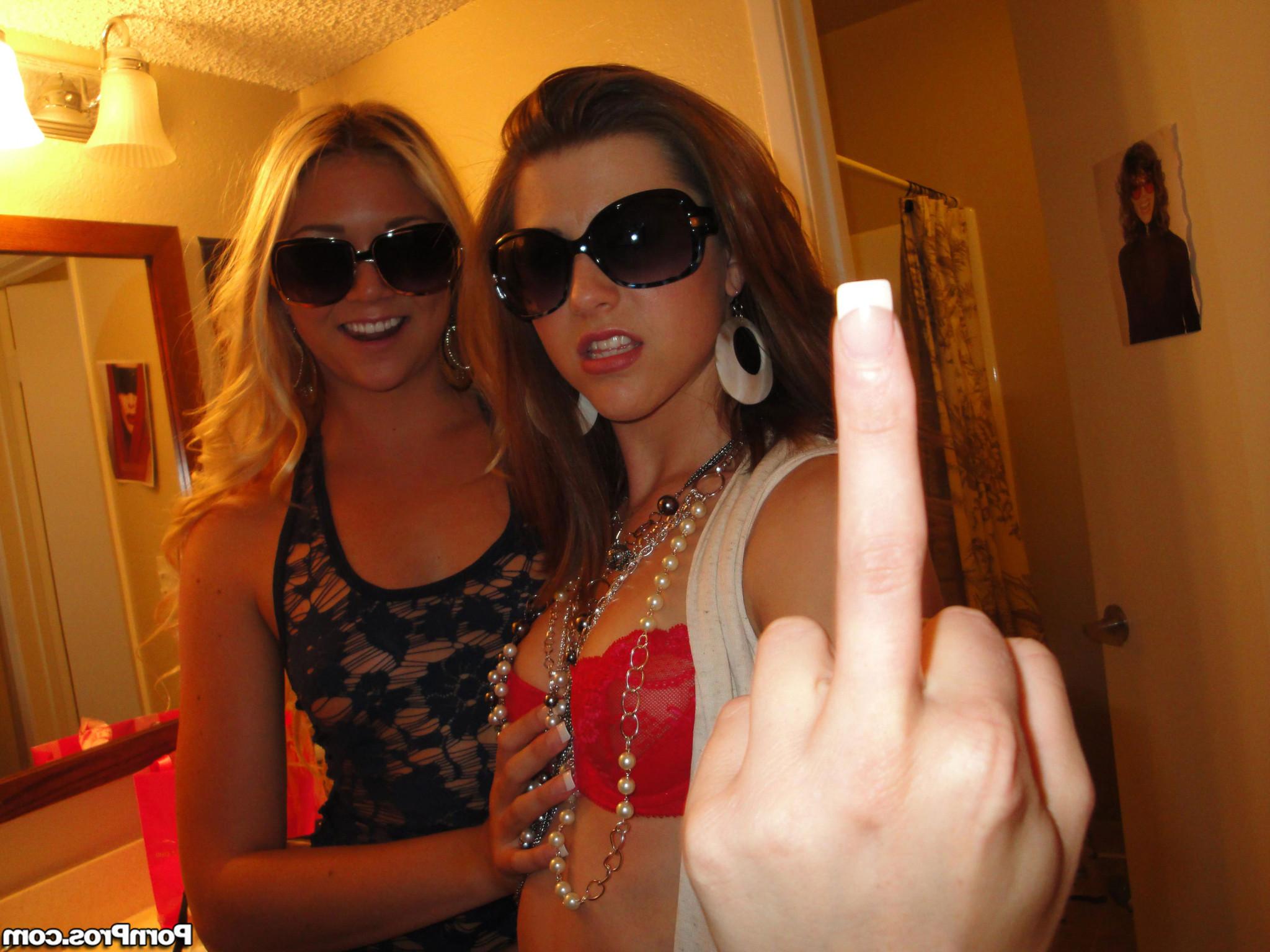 20P Teen girlfriends fuck one guy