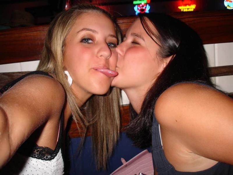 15P Drunk partying amateur college teen GFs in candid homemade pics