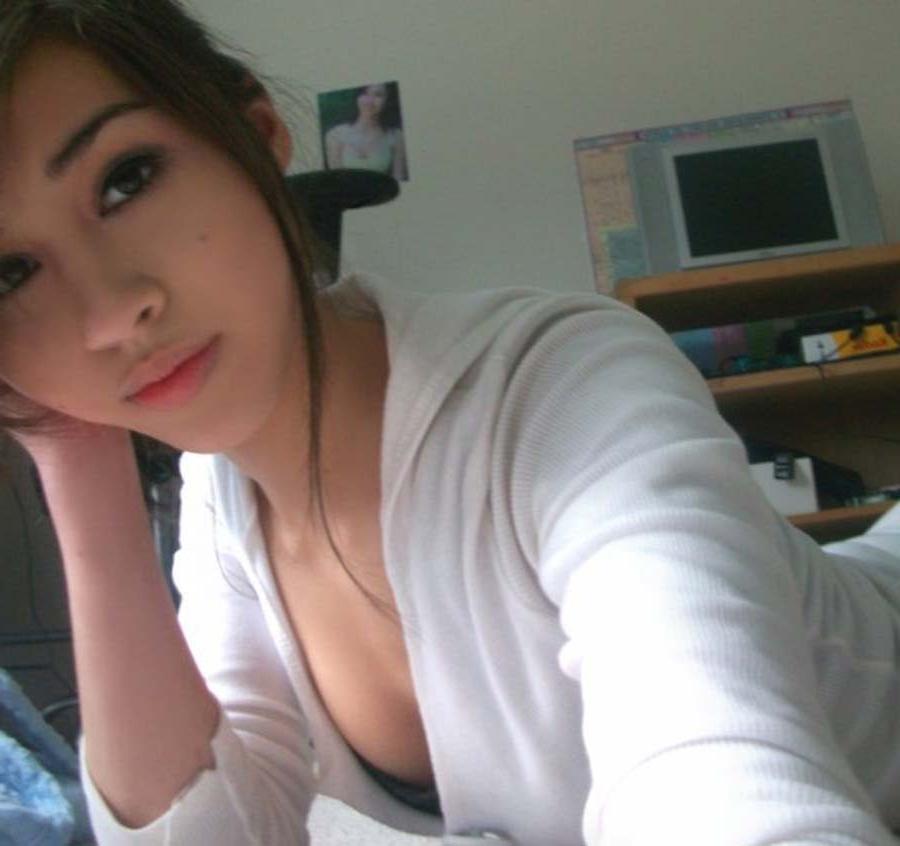 10P Picture compilation of a horny asian gf sucking a stiff cock