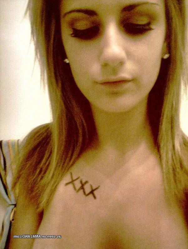 12P Compilation of sizzling hot photos of an emo babe