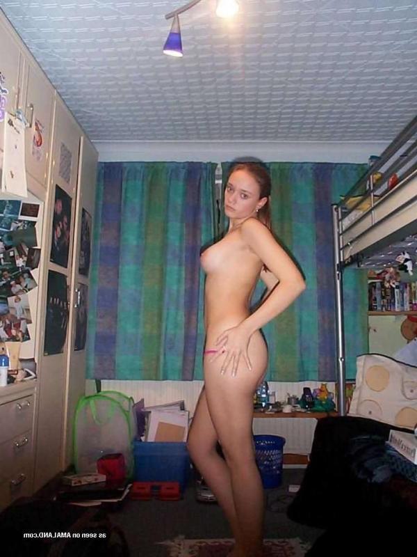 12P Busty amateur self-shooter with nice natural tits