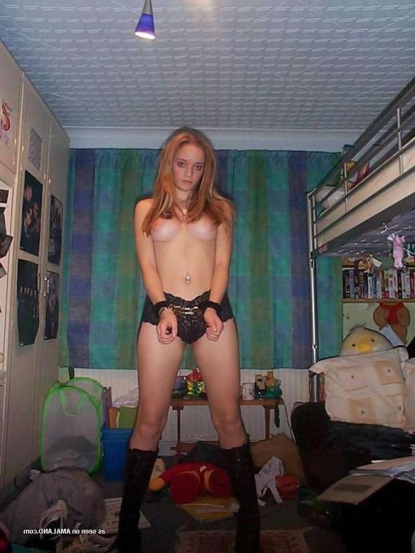 12P Busty amateur self-shooter with nice natural tits