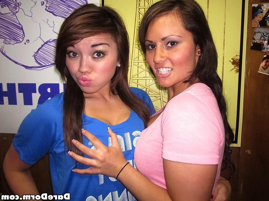15P Amateur college teen freshmen lesbians party half naked in dorm 