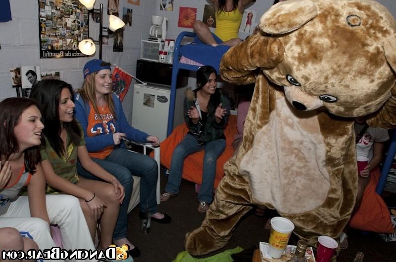 16P Many drunk partygirls sucking and fucking at a wild sex orgy