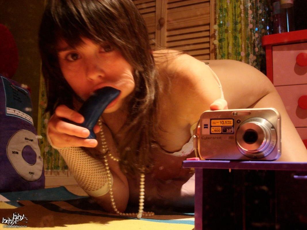 16P Cute teen Ariel Rebel shooting how she toying her shaved meaty pussy